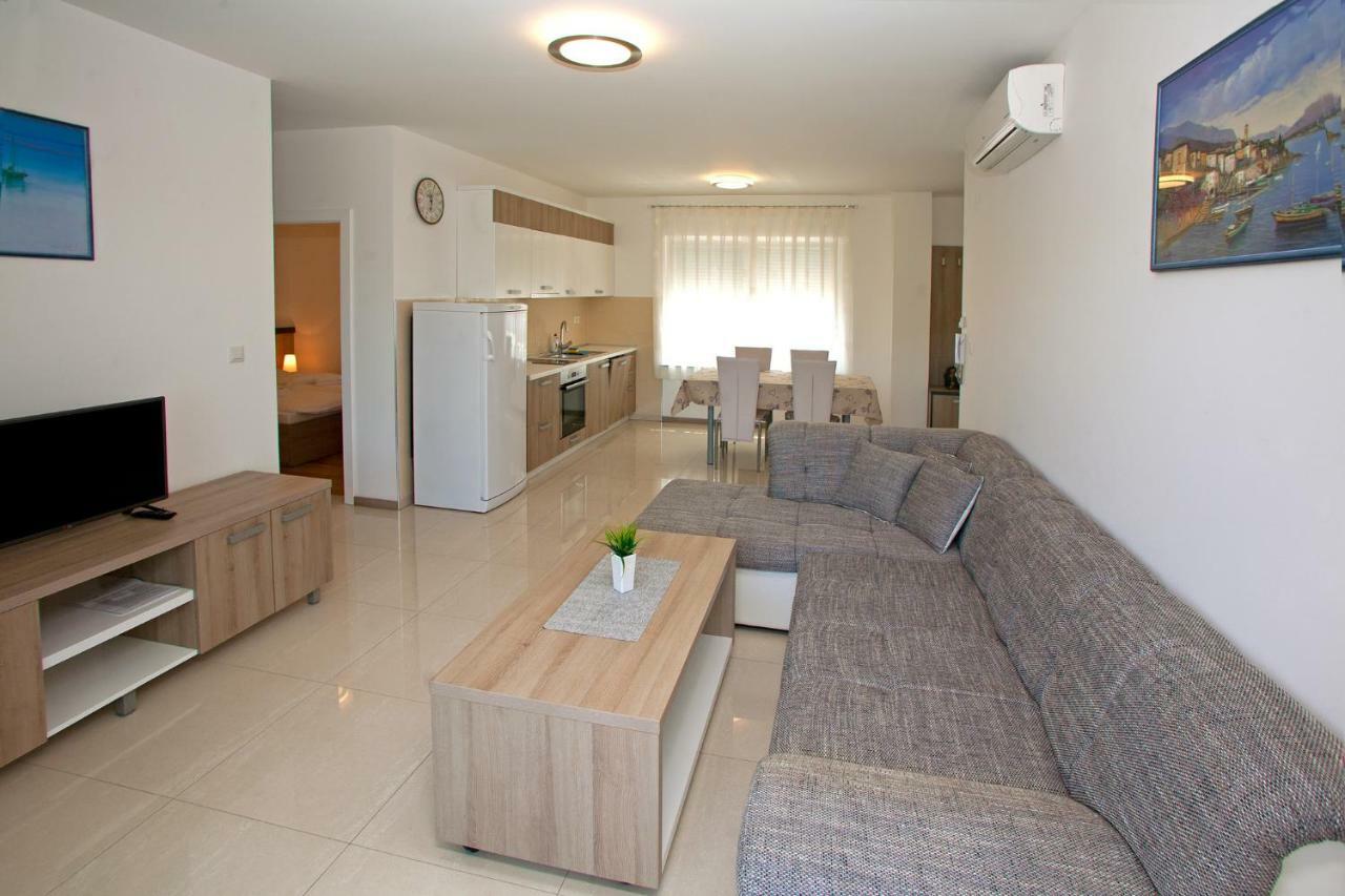 Apartments Maslina II Njivice Exteriör bild