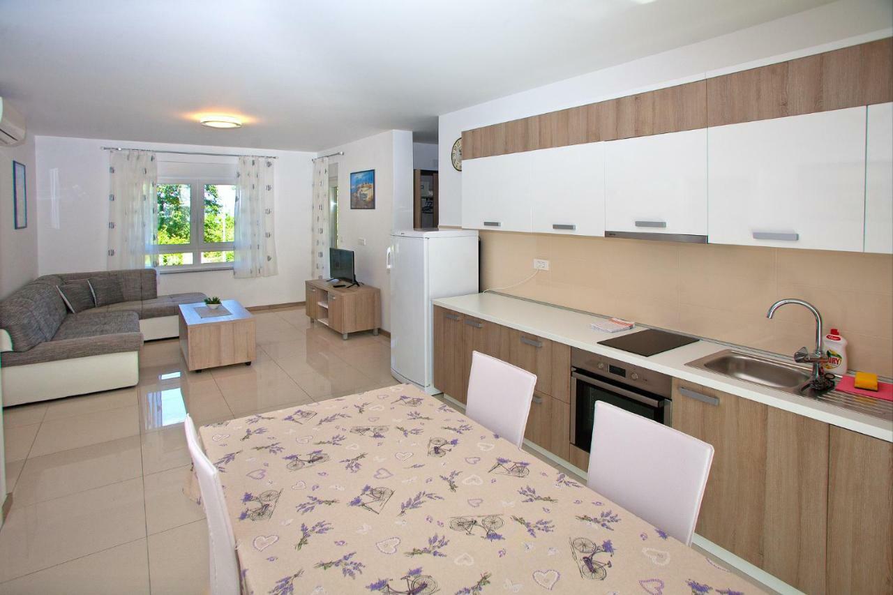 Apartments Maslina II Njivice Exteriör bild