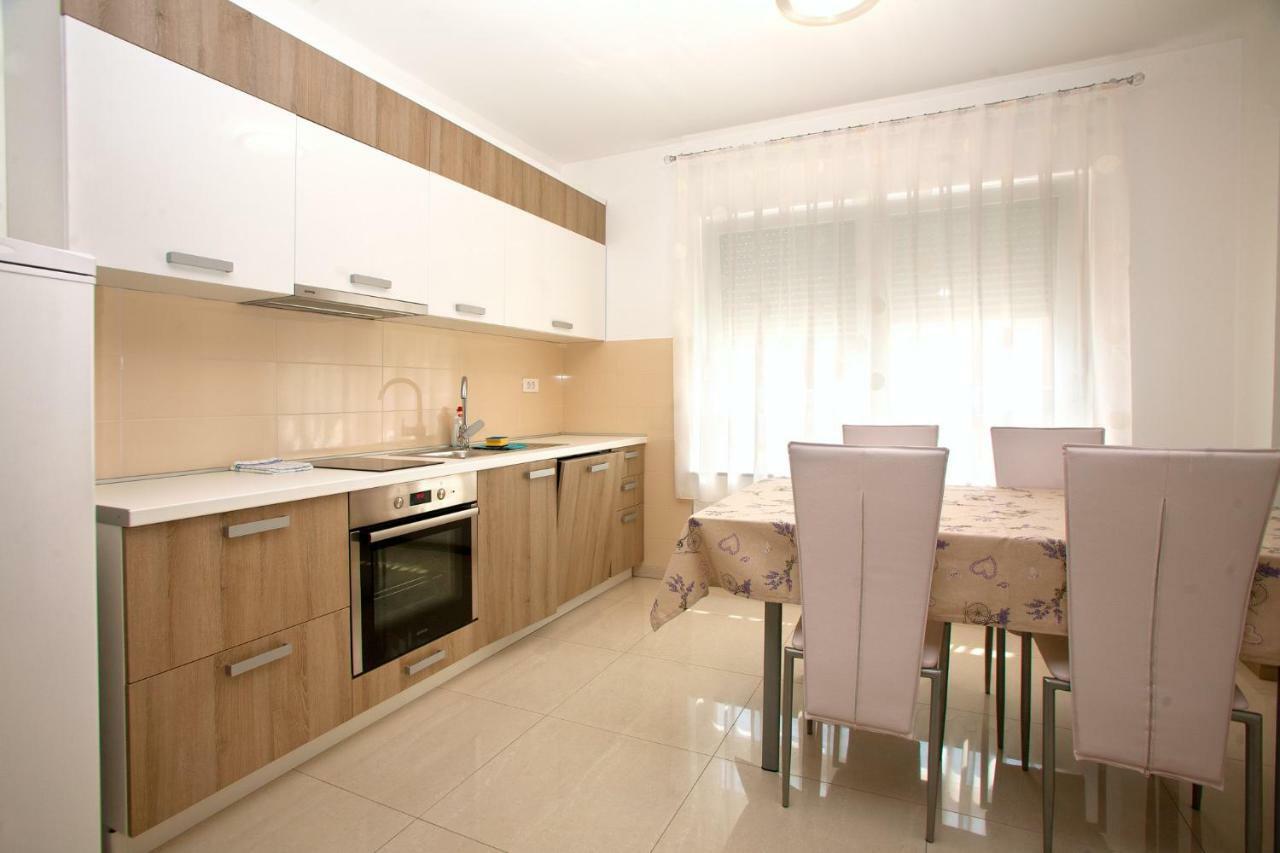 Apartments Maslina II Njivice Exteriör bild