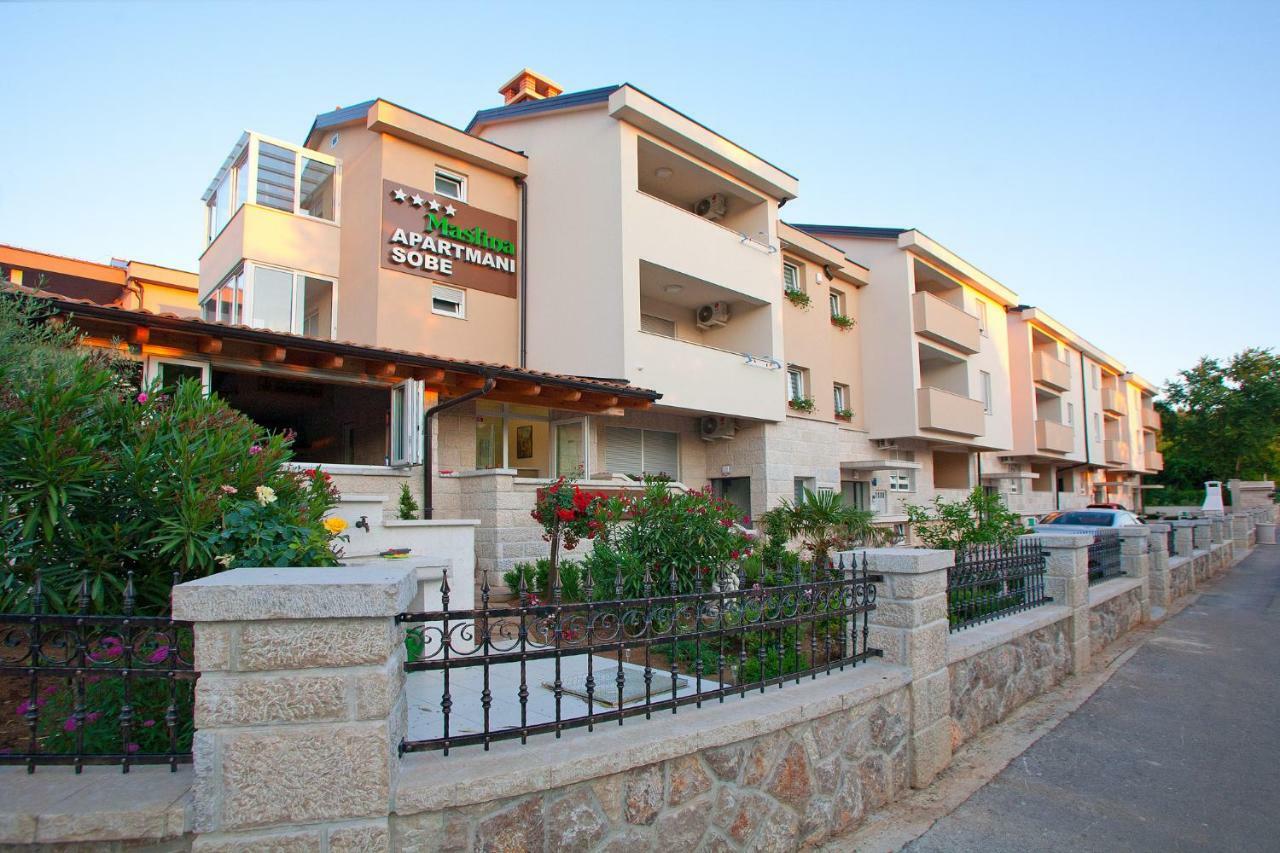 Apartments Maslina II Njivice Exteriör bild