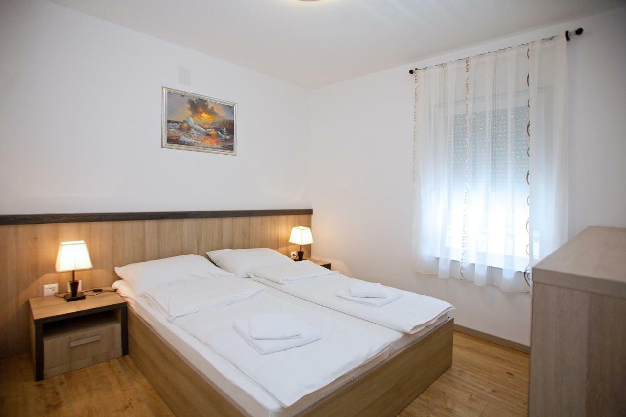 Apartments Maslina II Njivice Exteriör bild
