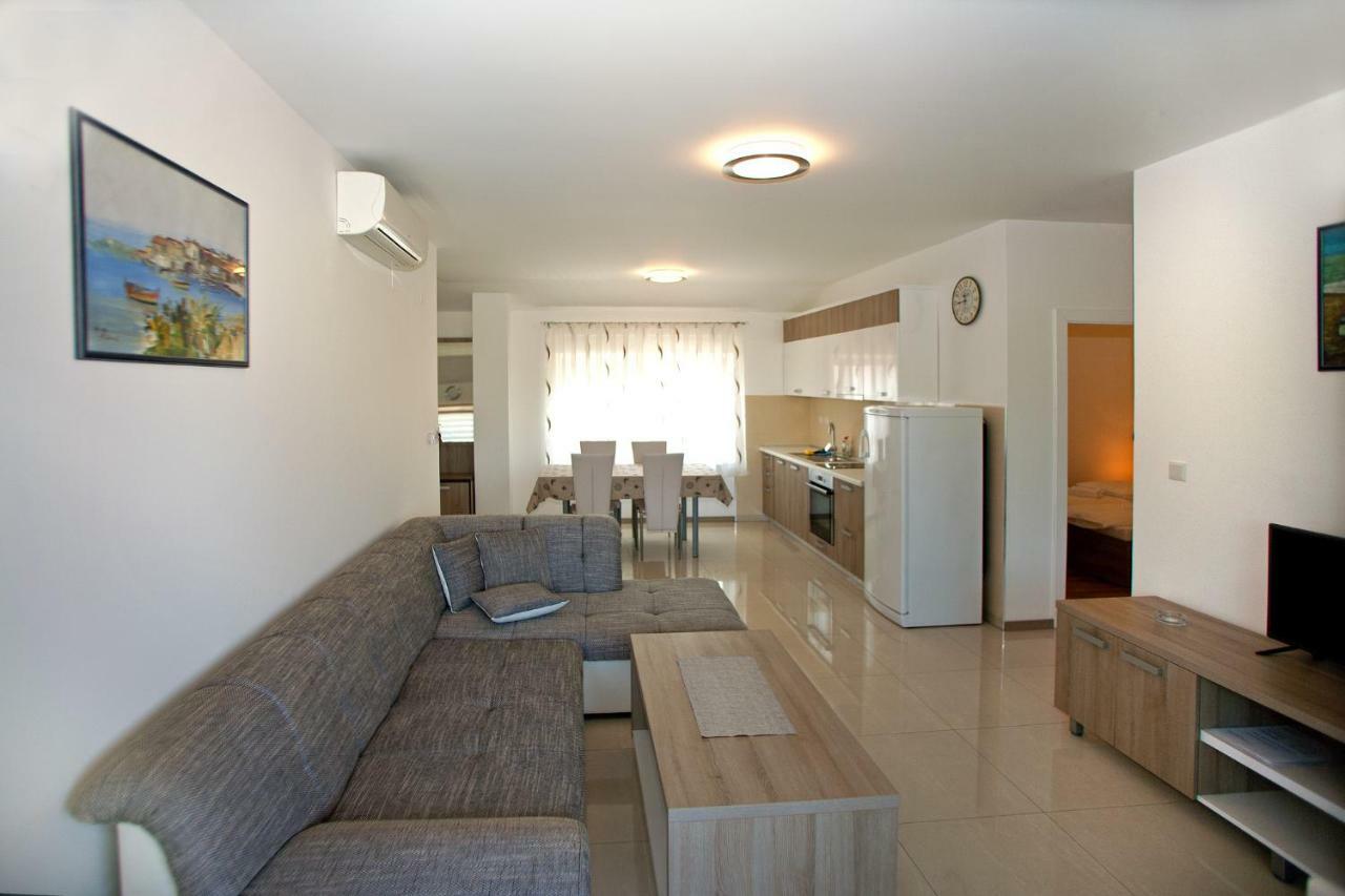 Apartments Maslina II Njivice Exteriör bild