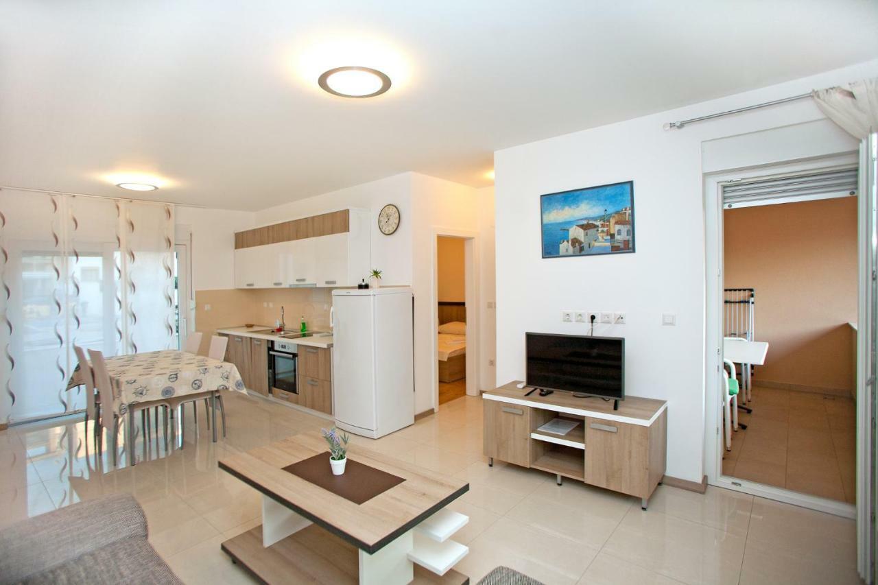 Apartments Maslina II Njivice Exteriör bild