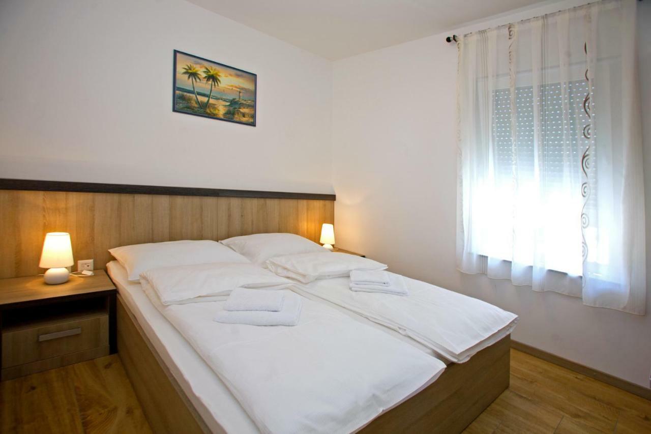 Apartments Maslina II Njivice Exteriör bild
